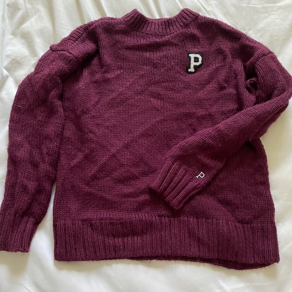 Oversized sweater XS but fits like a S